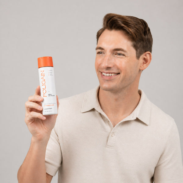 FOLIGAIN Canada Triple Action Conditioner for thinning men's hair with 2% TRIOXIDIL®, bottle of conditioner on a bathroom shelf.